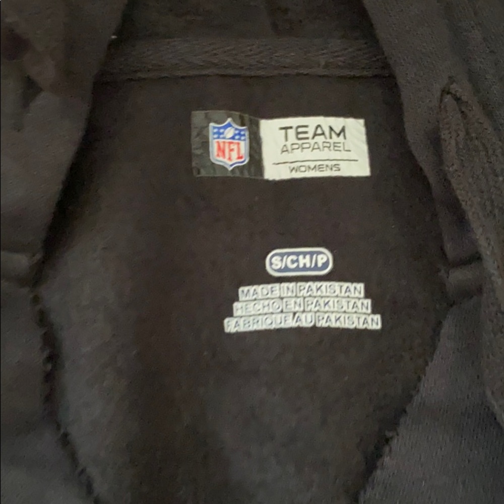 Sweatshirt - Picture 2 of 3